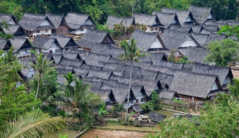 Kampung Naga Tasikmalaya Desa Dengan Daya Tarik Wisata Baru (2024)